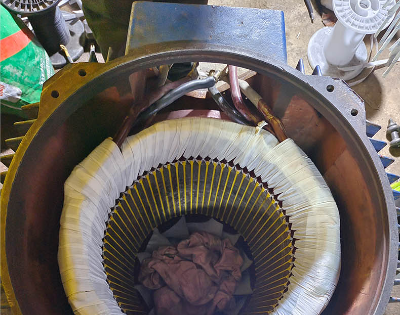 地下泵房，现场维修132千瓦的电机